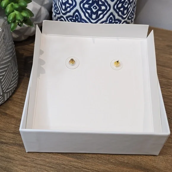 BaubleBar - Gold Heart Drop Earrings - Picture 4 of 5